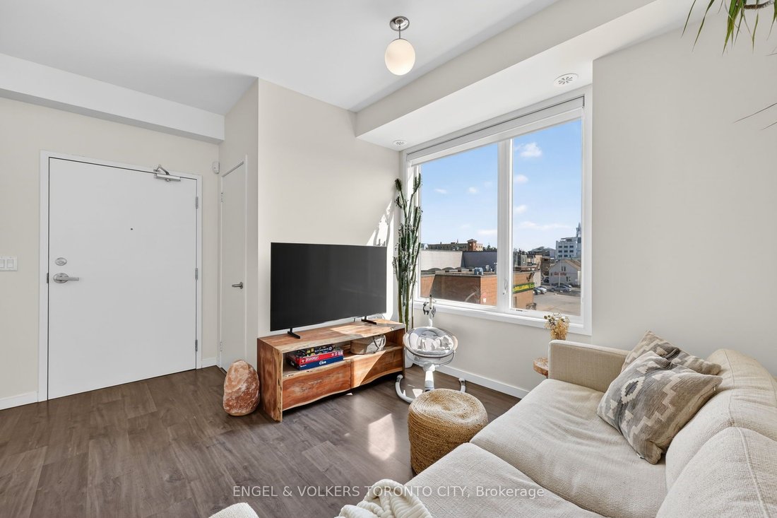 House in Aurora, Ontario, Canada 3 - 18706952