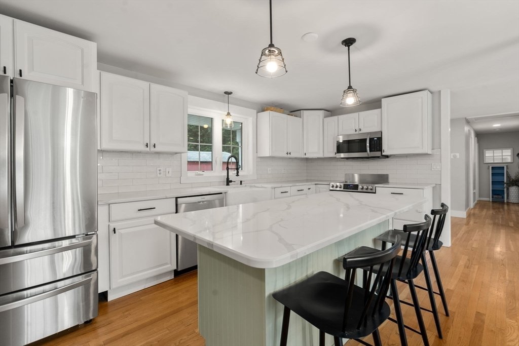 Sutton, Massachusetts, United States 4 - 18706796