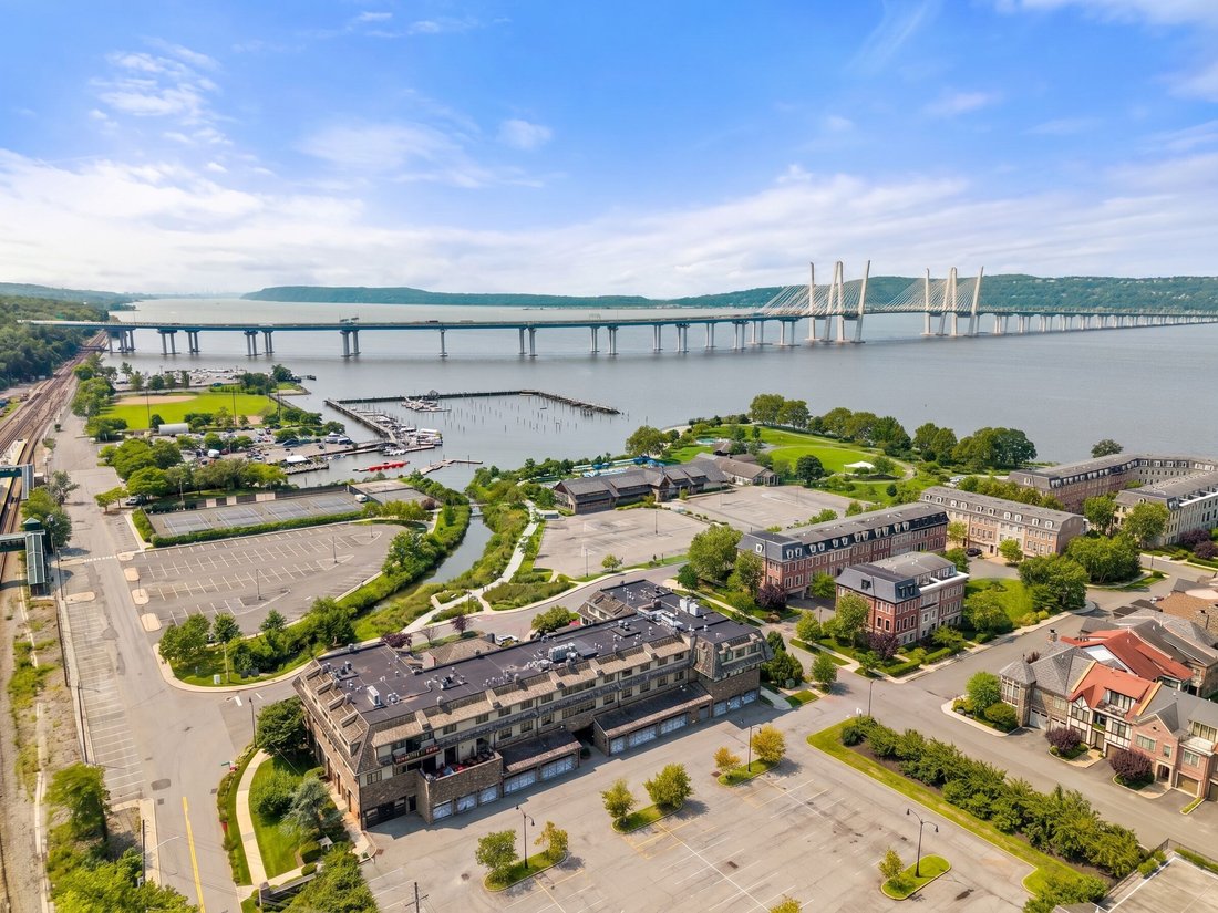 Tarrytown, New York, United States 1 - 18709037