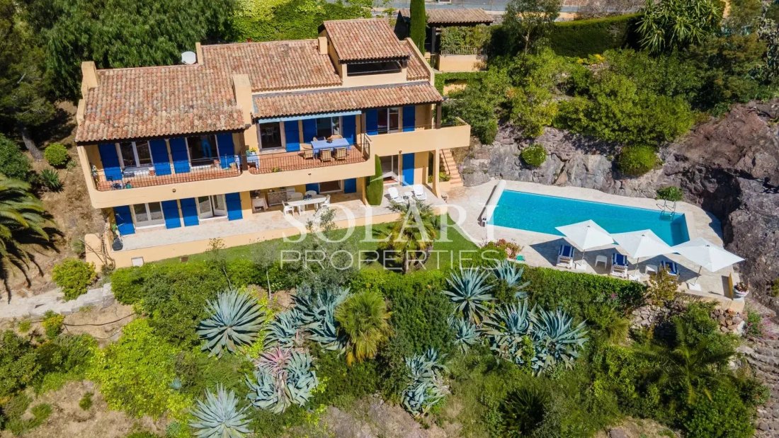 Villa in Théoule-sur-Mer, Provence-Alpes-Côte d'Azur, France 2 - 15664129