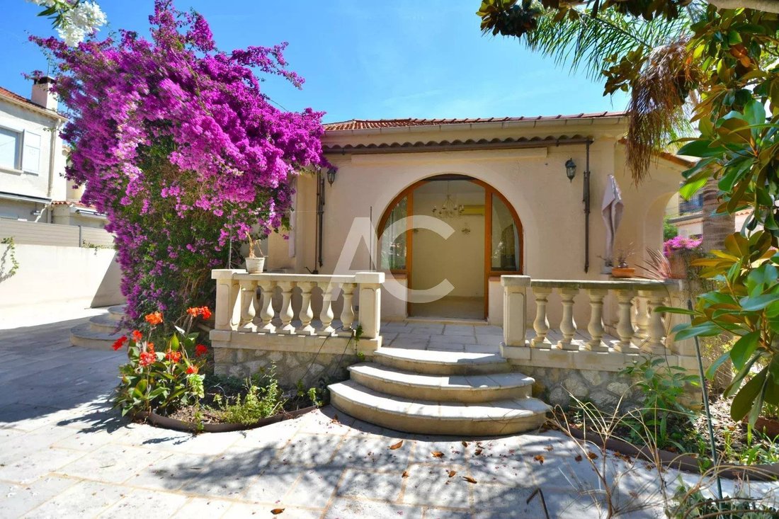 House in Fontmerle, Antibes, France 2 - 16831336