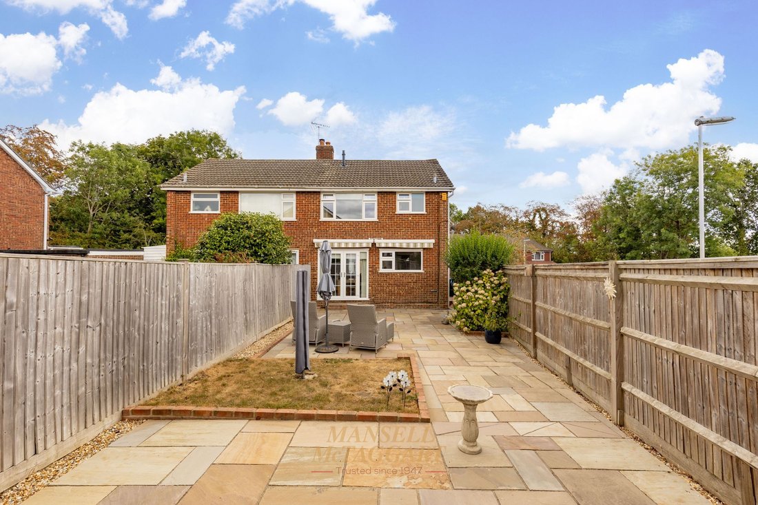 House in East Grinstead, England 2 - 18710638