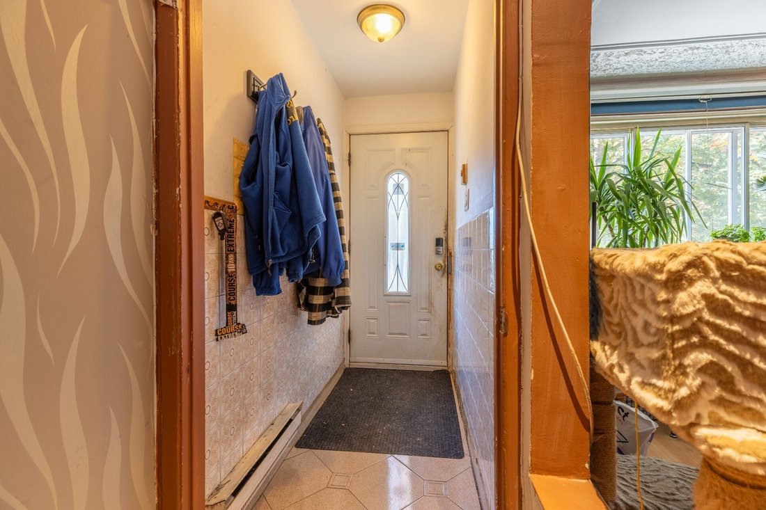 House in Montreal, Quebec, Canada 4 - 18708028