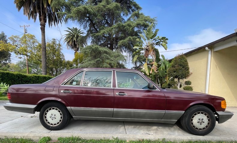 Sedan in Glendale, United States 1 - 18708973