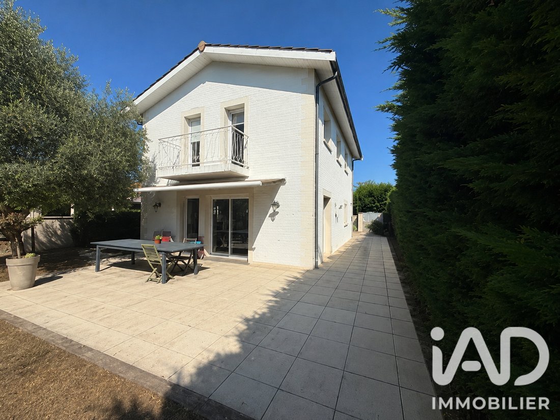 House in Cap de Bos, Pessac, France 2 - 18694798