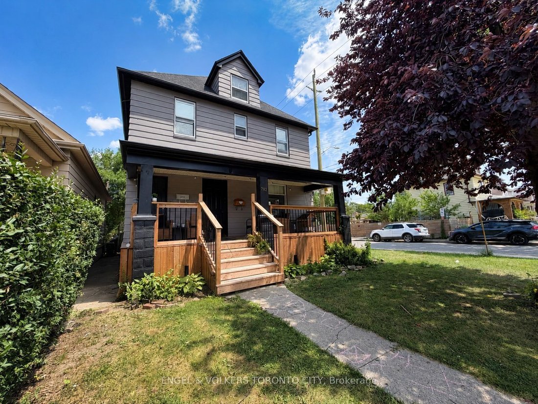 House in Windsor, Ontario, Canada 2 - 18706973
