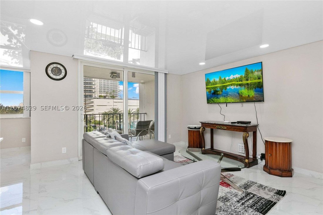 Condo in Hallandale Beach, Florida, United States 3 - 18706042