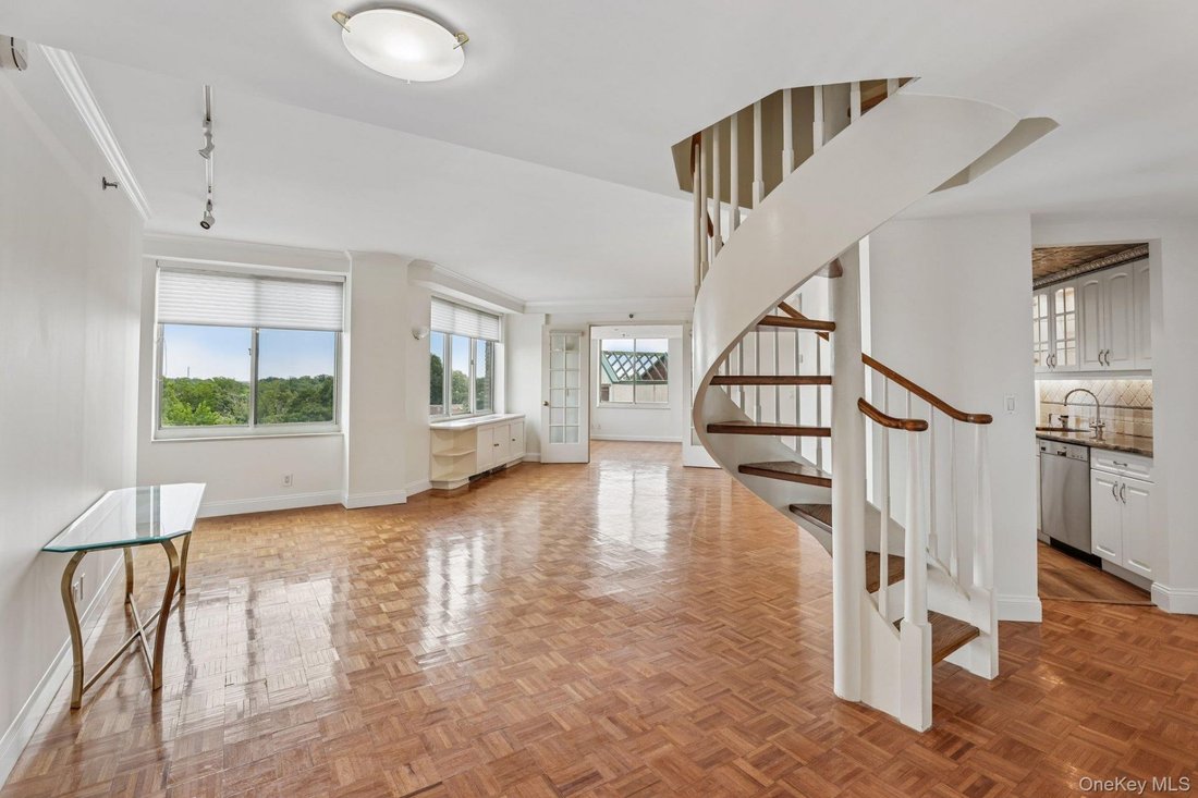 House in Garden City, New York, United States 3 - 18712381