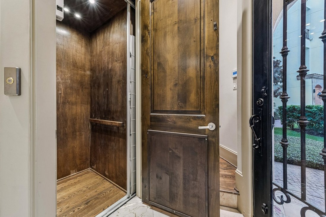 House in Houston, Texas, United States 4 - 18704878