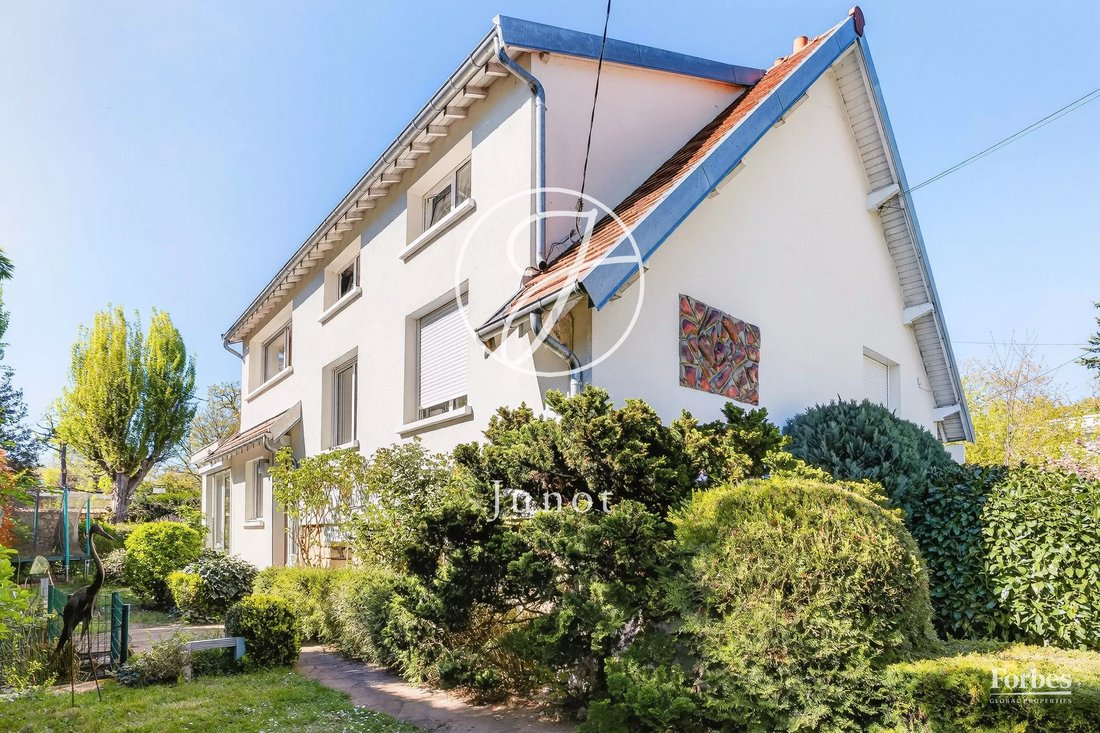 House in Chatou, Ile-de-France, France 1 - 18710644
