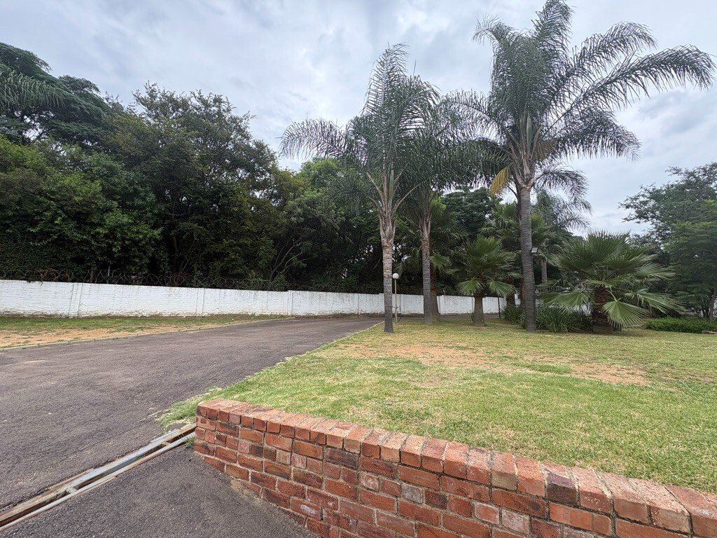 Farm Ranch in Crowthorne AH, Gauteng, South Africa 2 - 18706826