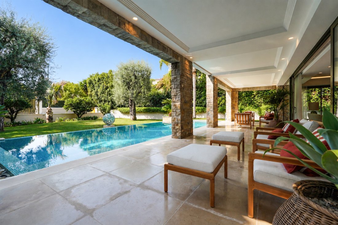 Villa in Saint-Jean-Cap-Ferrat, Provence-Alpes-Côte d'Azur, France 2 - 18709369
