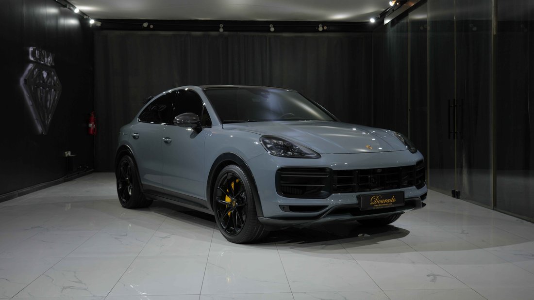 Suv in Dubai, United Arab Emirates 1 - 18713725