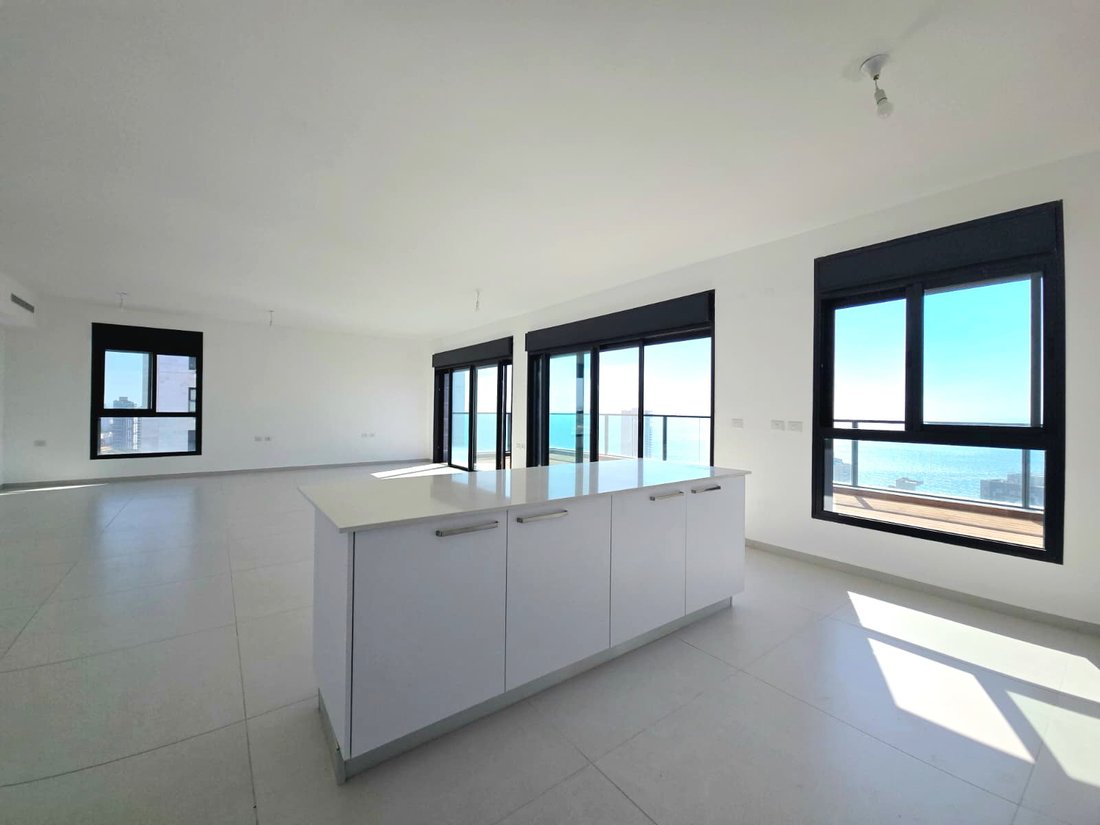 Penthouse in Netanya, Center District, Israel 3 - 18714006