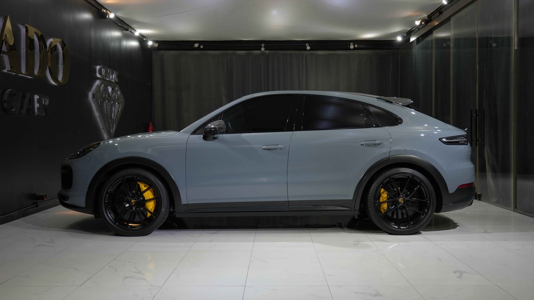 Suv in Dubai, United Arab Emirates 4 - 18713725