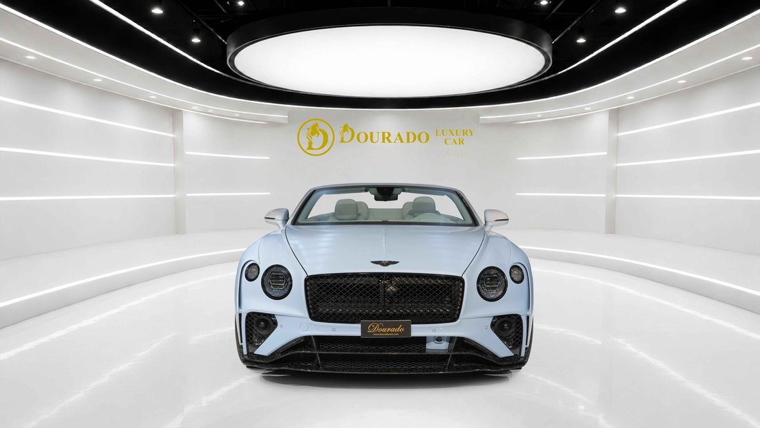 Cabriolet in Dubai, United Arab Emirates 2 - 18684384