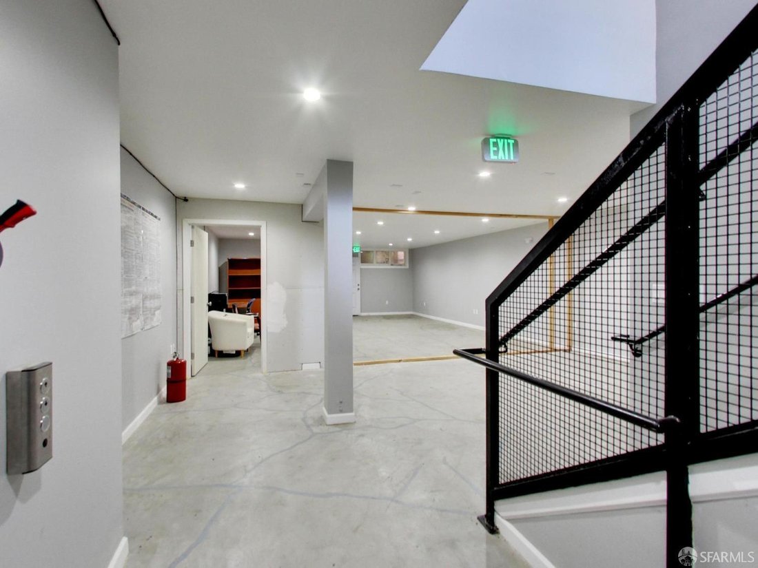 San Francisco, California, United States 5 - 18715353