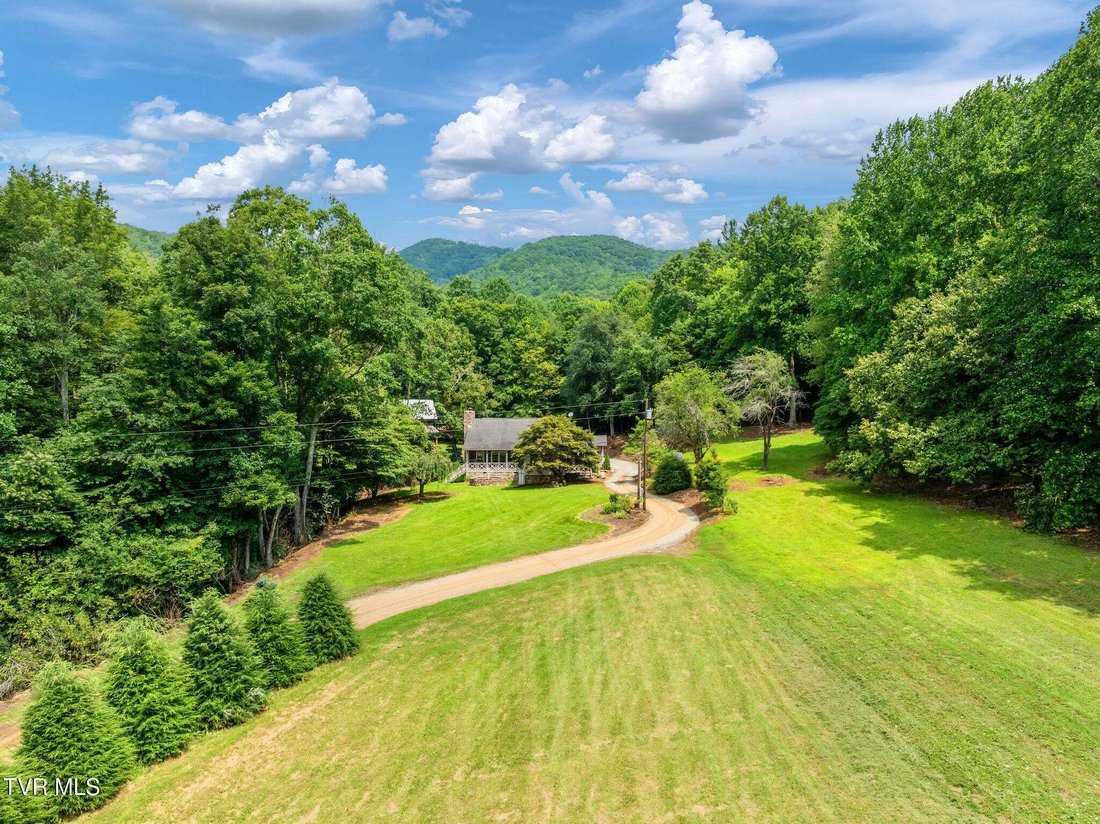 House in Elizabethton, Tennessee, United States 2 - 18715350