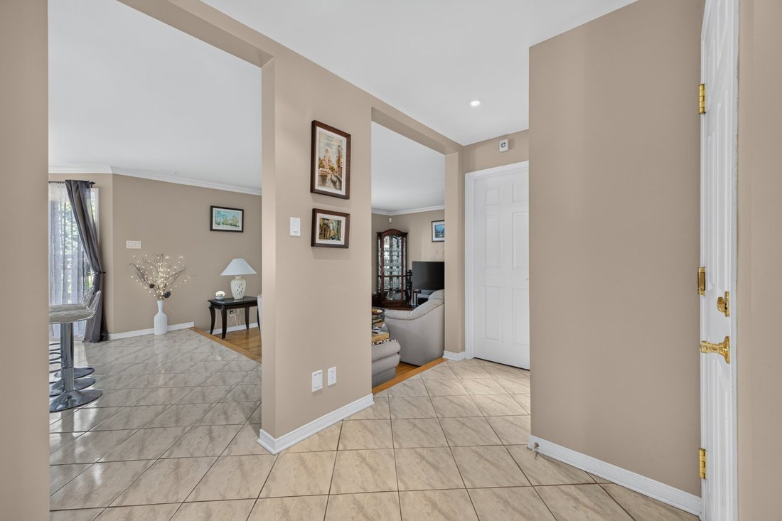 House in Brossard, Quebec, Canada 4 - 18715852