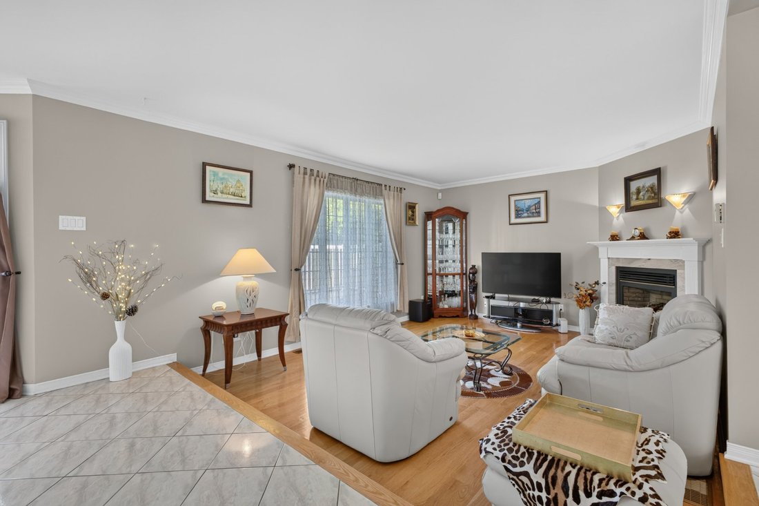 House in Brossard, Quebec, Canada 5 - 18715852