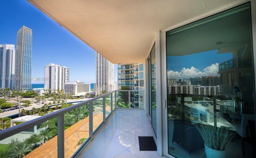 Condo in Golden Beach, Florida, United States 1