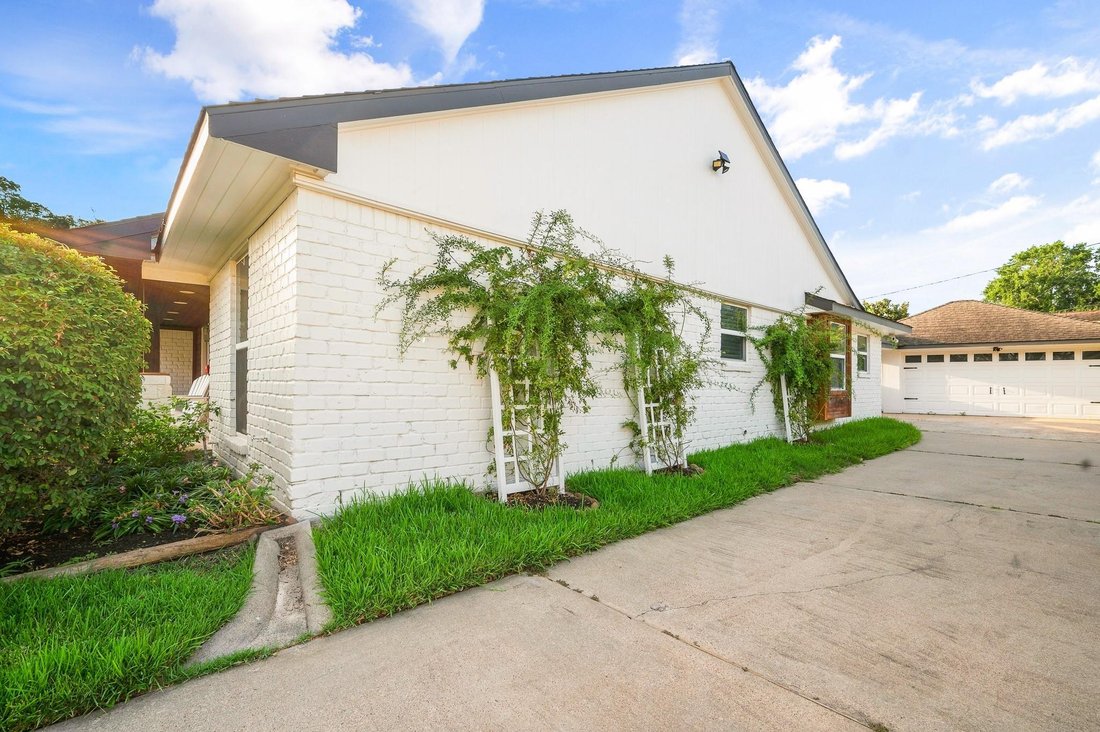 House in Houston, Texas, United States 3 - 18716037