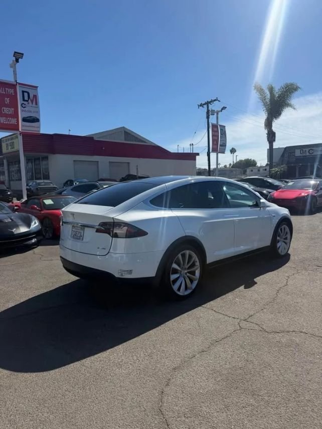 Suv in Costa Mesa, CA, United States 5 - 18717526