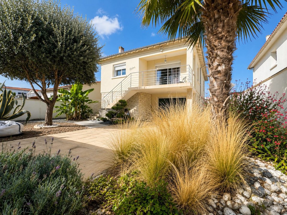 House in Vaux-sur-Mer, Nouvelle-Aquitaine, France 1 - 18721611