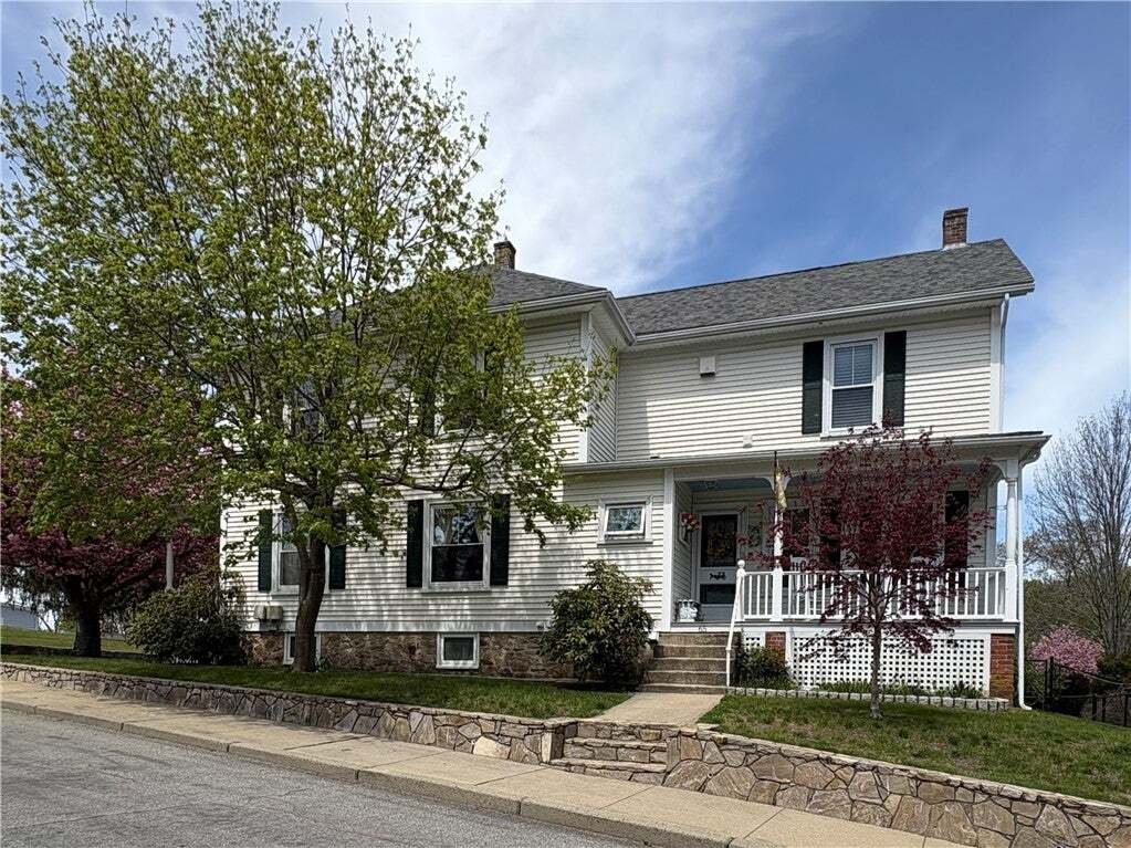 West Warwick, Rhode Island, United States 3 - 18718352