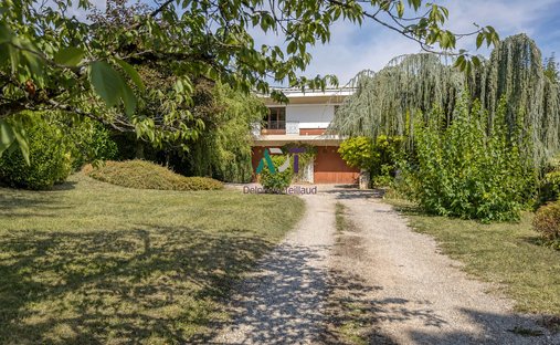Domaine à Corbonne-Centre-Maréchaux, Saint-Ismier, France 1