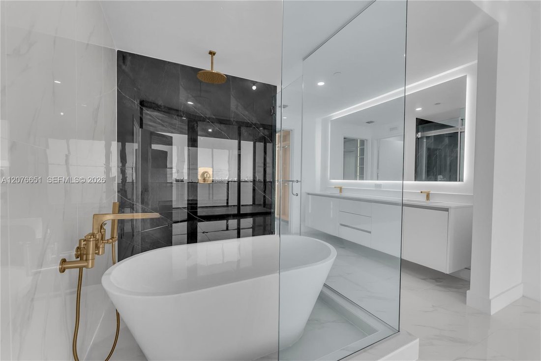 Condo in Miami, Florida, United States 5 - 18719610