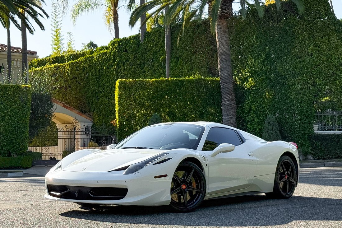 Cabriolet in West Hollywood, CA, United States 1 - 18717074