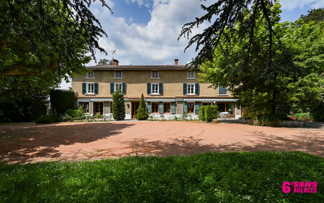 Maison à Charbonnières-les-Bains, Auvergne-Rhône-Alpes, France 1 - 18717327