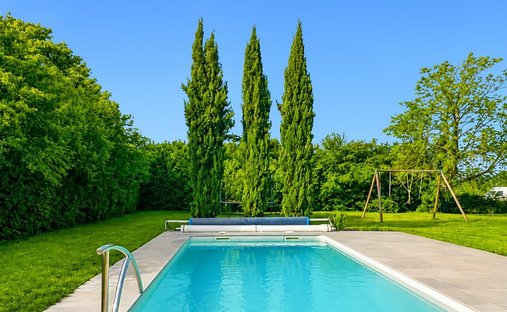 Farm Ranch in Nord, Jassans-Riottier, France 1
