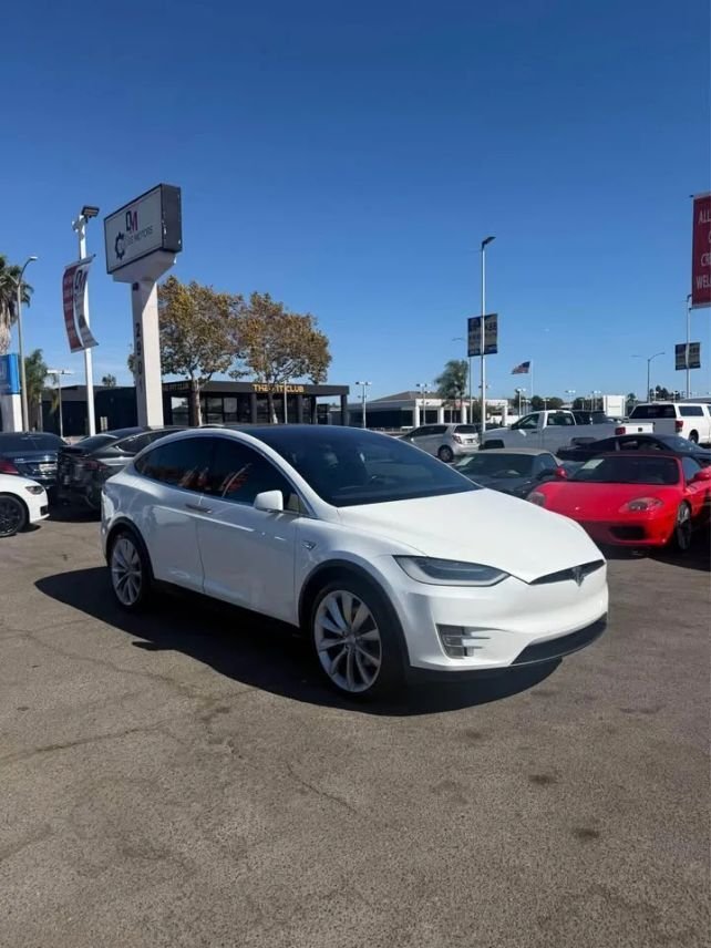 Suv in Costa Mesa, CA, United States 3 - 18717526