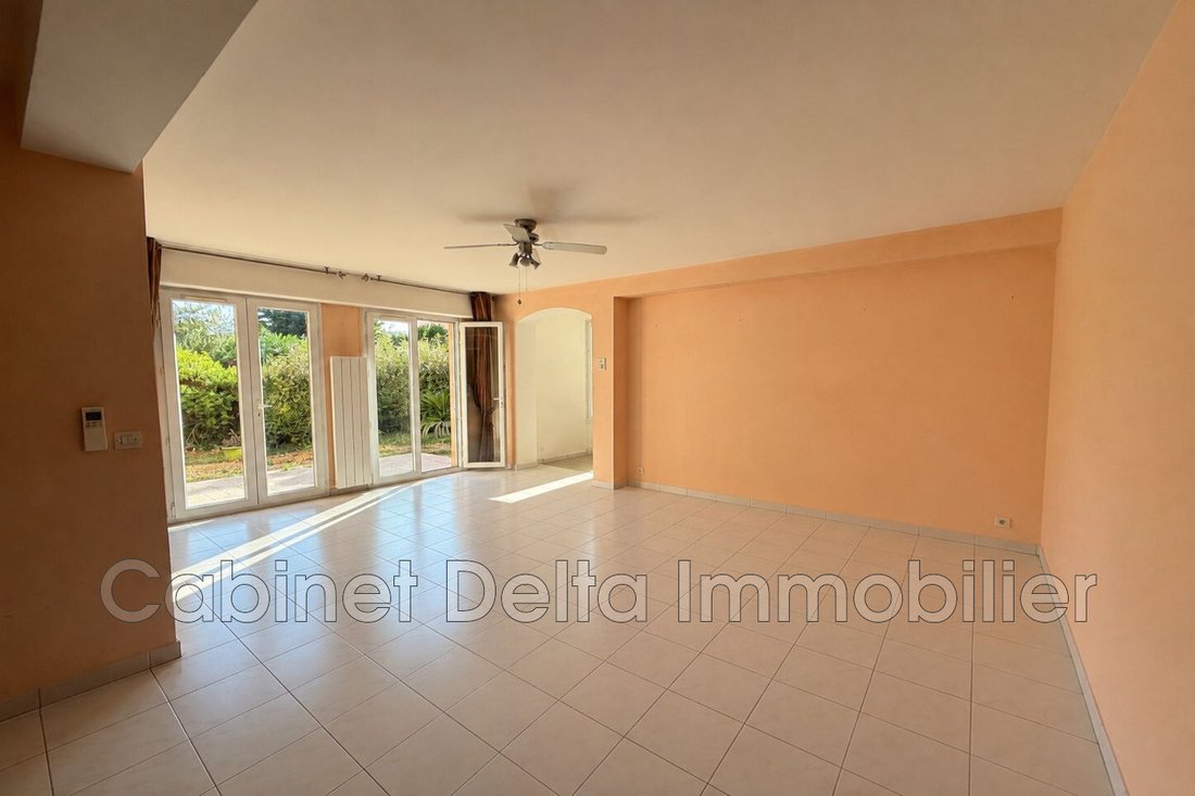 Appartamento a Sanary-sur-Mer, Provenza-Alpi-Costa Azzurra, Francia 2 - 18642565