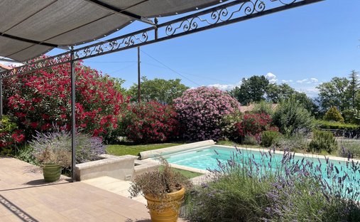 Villa in Pierrevert, Provence-Alpes-Côte d'Azur, Frankreich 1