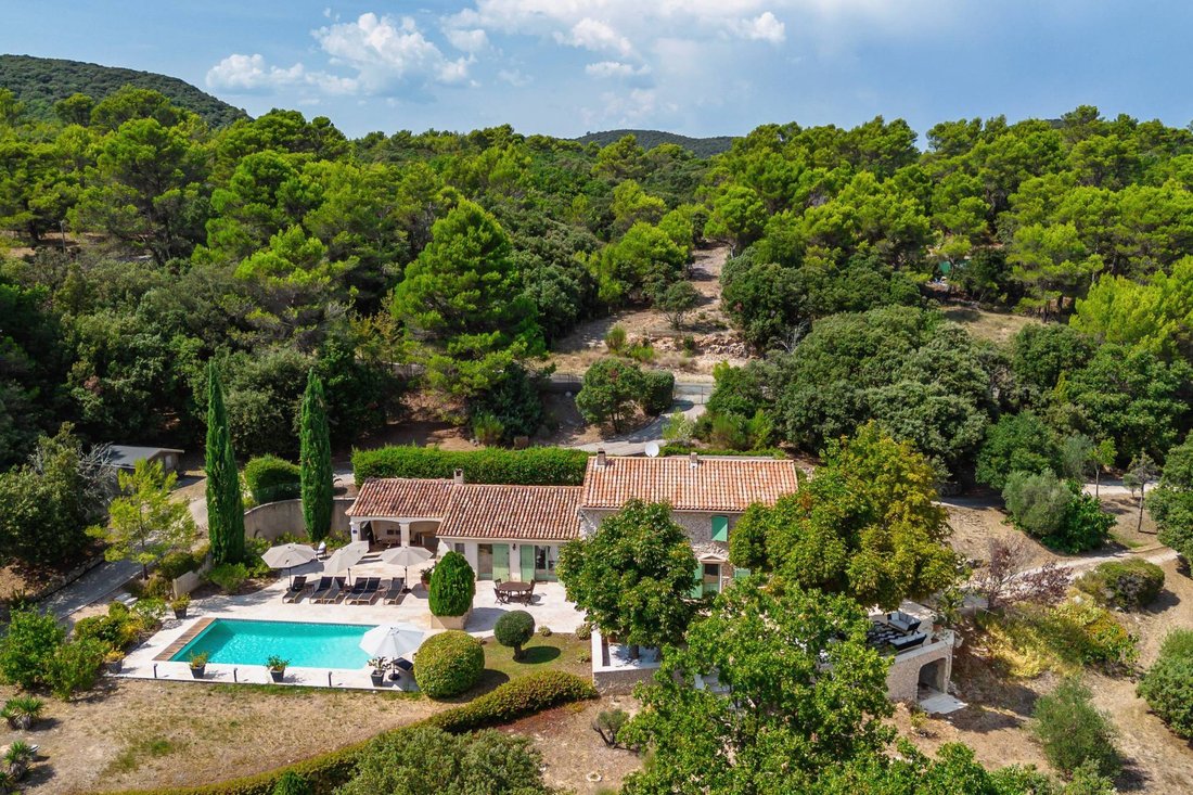 House in La Bastide-des-Jourdans, Provence-Alpes-Côte d'Azur, France 1 - 17856172