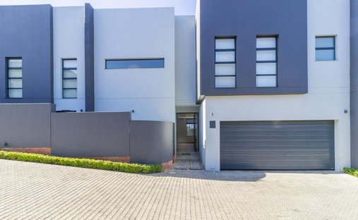 Country House in Benmore Gardens, Gauteng, South Africa 1