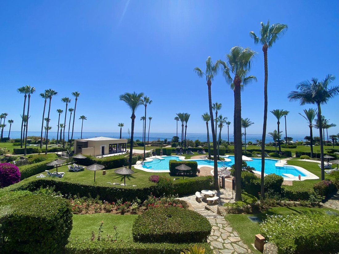 Apartment in Cancelada, Estepona, Andalusia 1 - 18716795