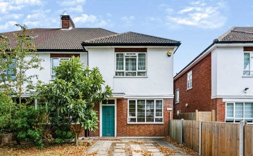 Apartment in Brondesbury, Brent, England 1