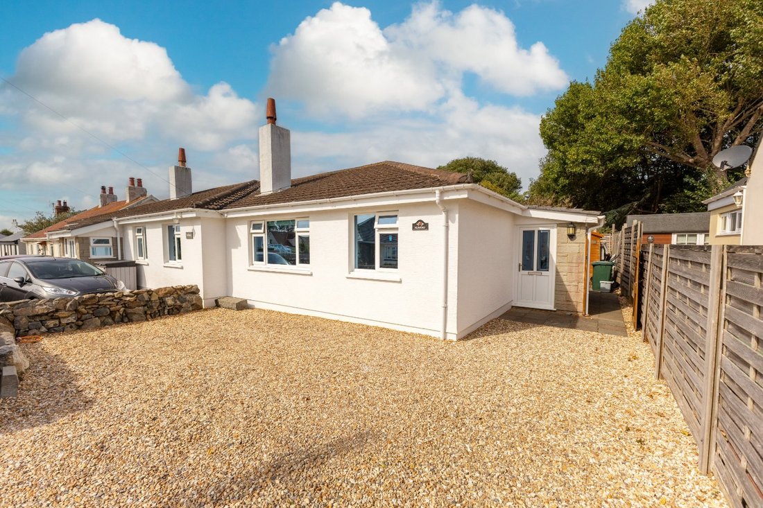 Bungalow in United Kingdom 1 - 18717969
