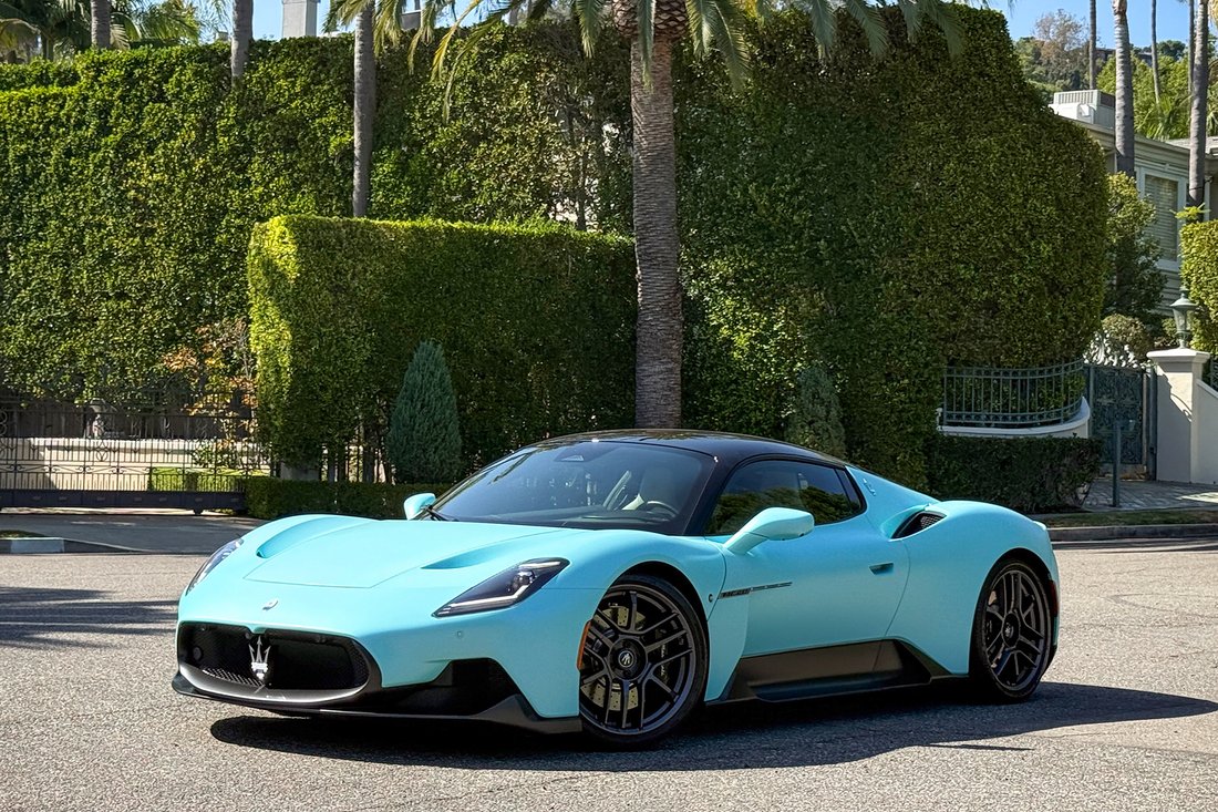 Coupe in West Hollywood, CA, United States 2 - 18717037