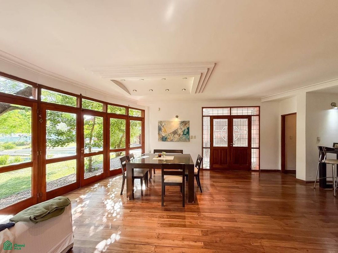 Casa en Gonnet, Provincia de Buenos Aires, Argentina 2 - 18645647