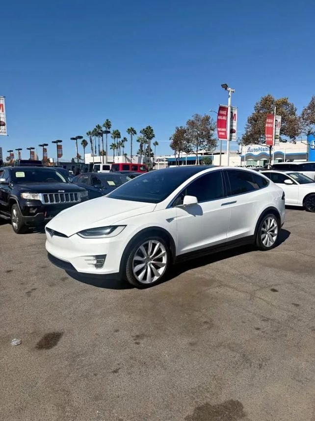 Suv in Costa Mesa, CA, United States 2 - 18717526