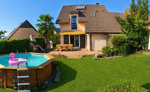 House in Ouest, Ville-la-Grand, France 1