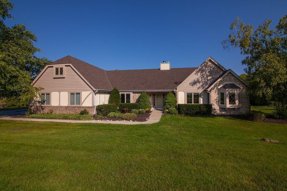 House in Pewaukee, Wisconsin, United States 1 - 18718045