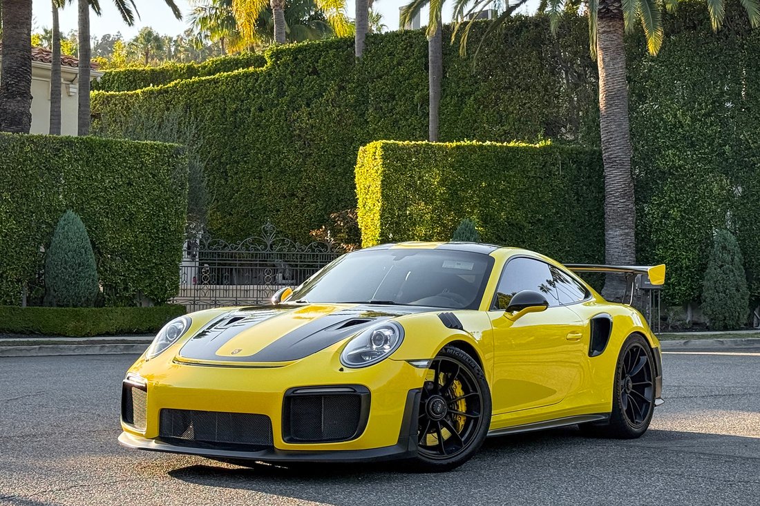 Coupe in West Hollywood, CA, United States 1 - 18717061