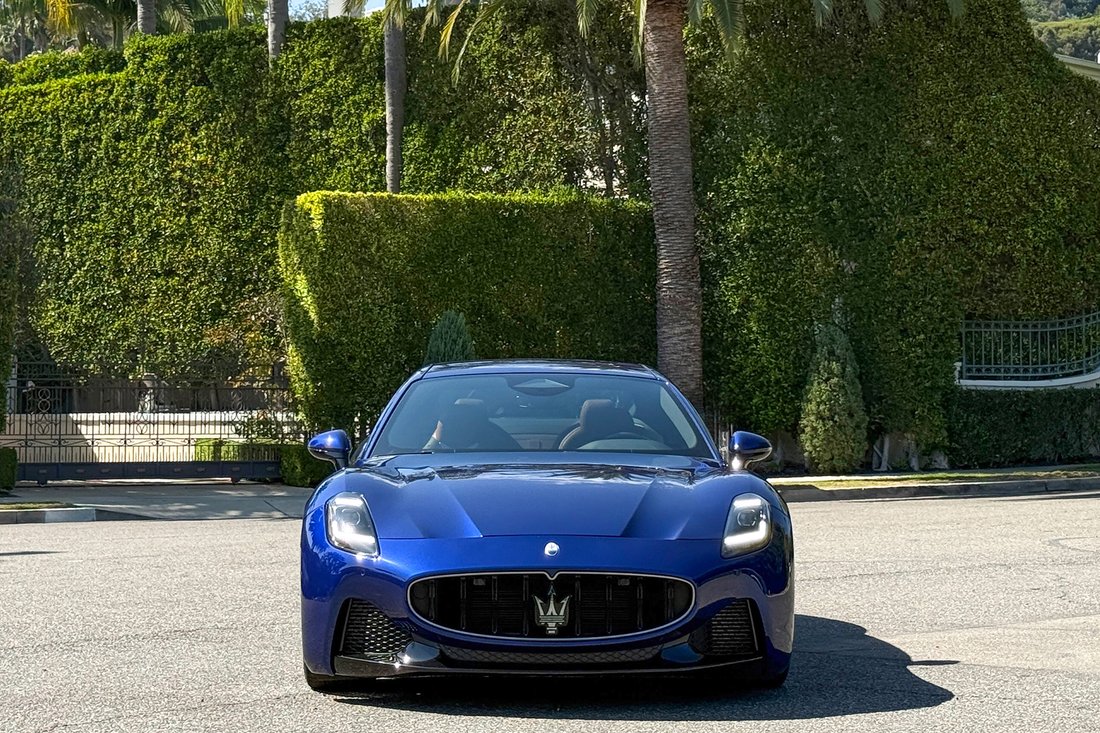 Coupe in West Hollywood, CA, United States 2 - 18716951