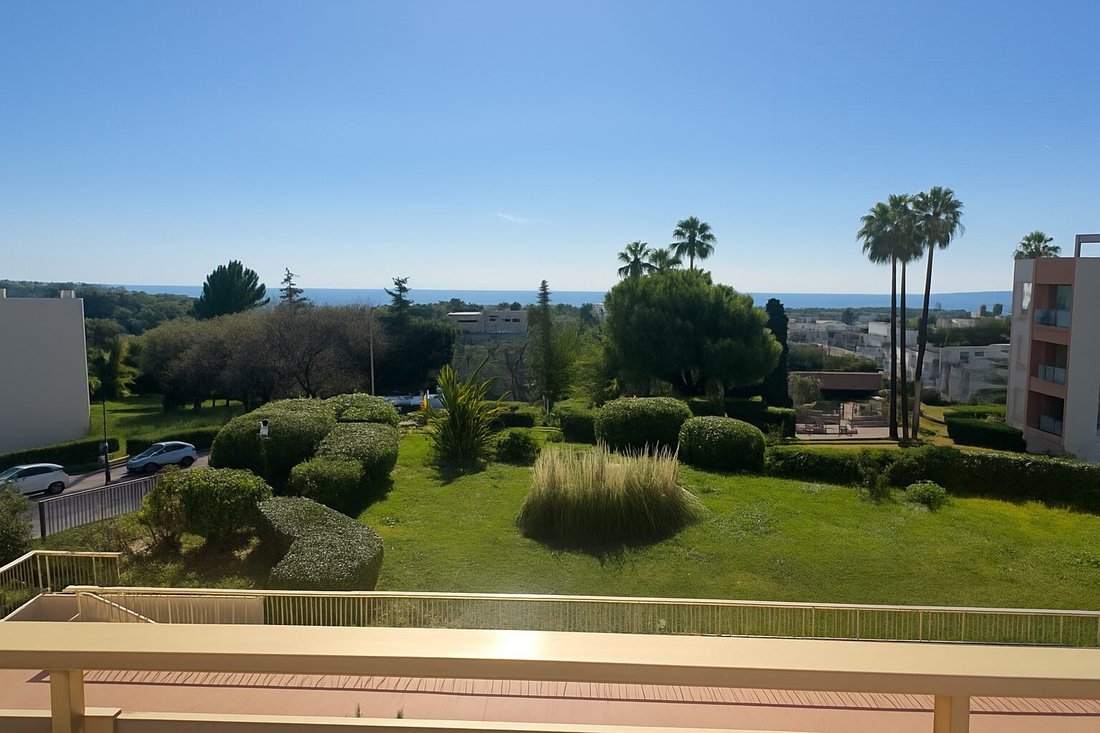 Appartement à Les Cougoulins-Rastines, Antibes, France 1 - 17413145